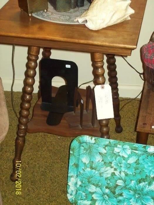 Nice Twist Antique Side Table