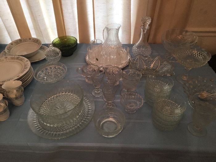 Glassware, bowls, vases, decanters