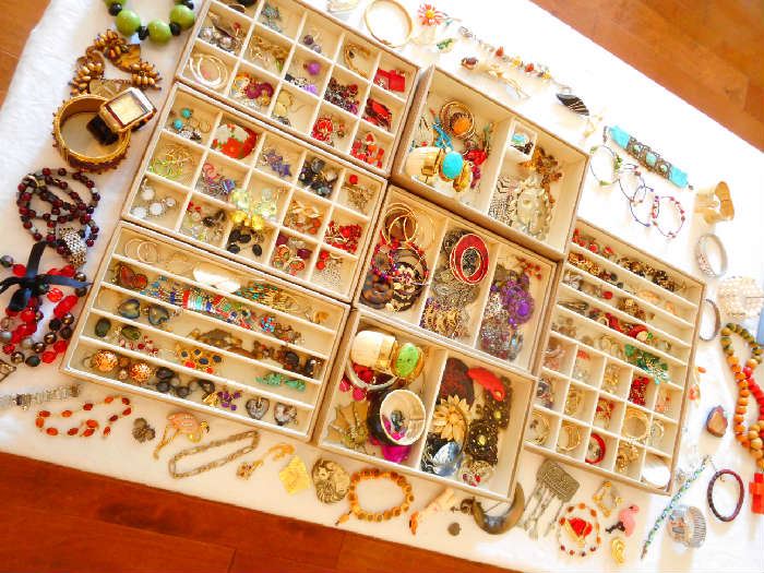 LOTS OF JEWELRY!!!