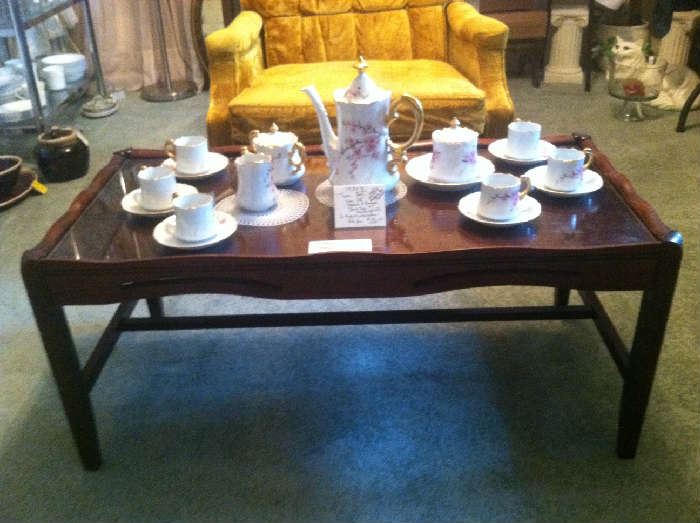 Beautiful Tea Set & Coffee Table