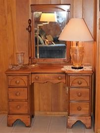 Colonial Maple 7 Drawer Desk with Mirror