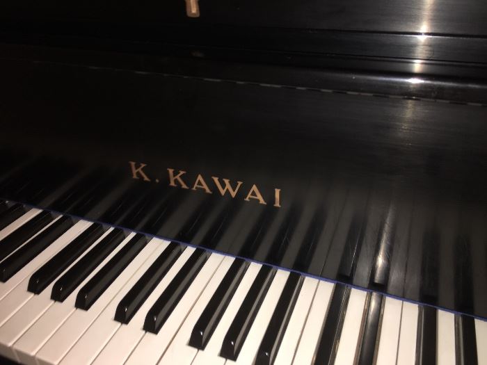 K Kawai grand piano in black model KG2