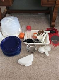 KFL025 Kitchen Ware, Measuring Cup & Dessert Holder