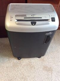 KFL060 Fellows Model#S8-87Cs Paper Shredder