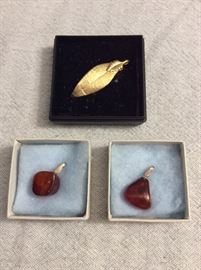 MVT016 Pretty Pendants 