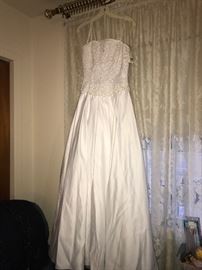 New Wedding Gown size 4