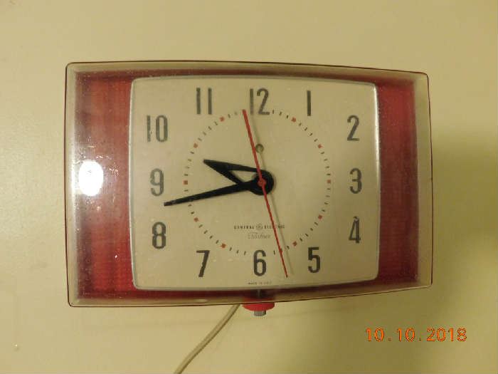 Vintage kitchen clock.