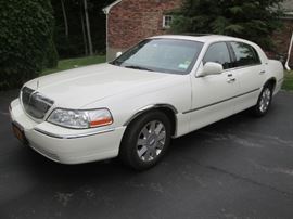 2005 Lincoln Towne car, V8, 4.6L, remote start