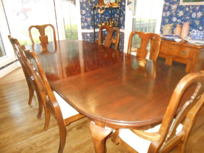 American Drew dining table and 6 chairs