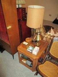 SIDE TABLE/ LAMPS/DECORATIVE BOXES