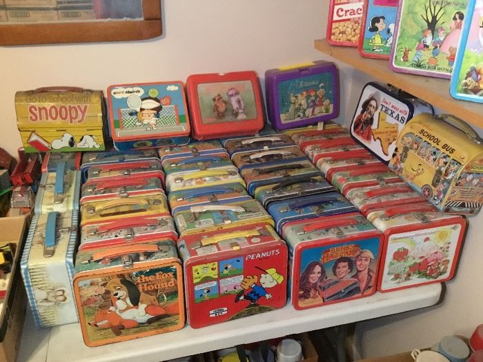 VINTAGE LUNCH BOXES