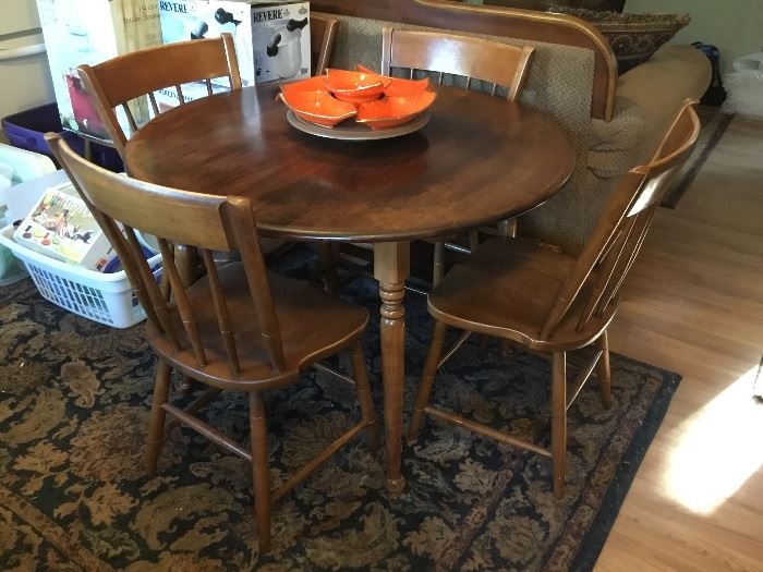 DINING TABLE W/2 LEAFS & 6 CHAIRS