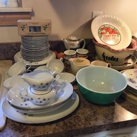 DISH SET, PYREX BOWL