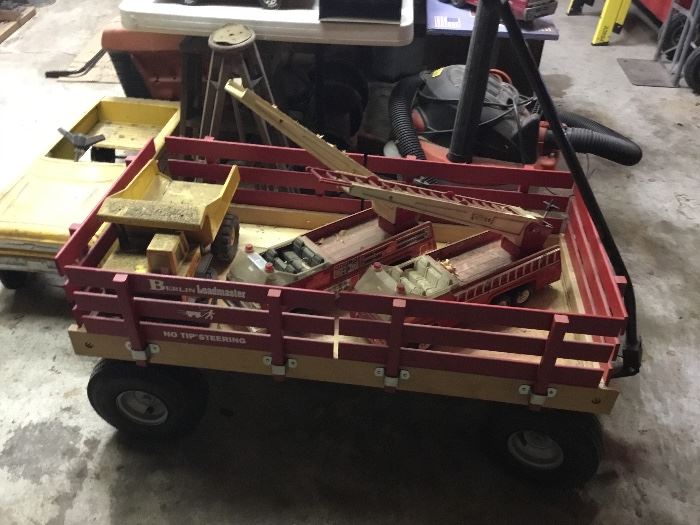 WAGON, METAL TOY TRUCKS