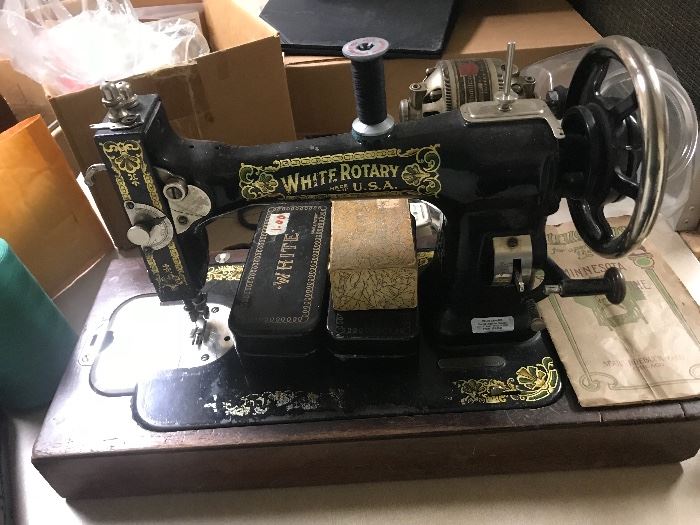 Commercial White Rotary Sewing Machine 