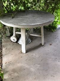 Outdoor Wood Round Table 