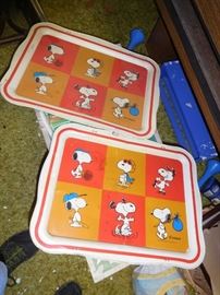 Vintage Snoopy TV trays