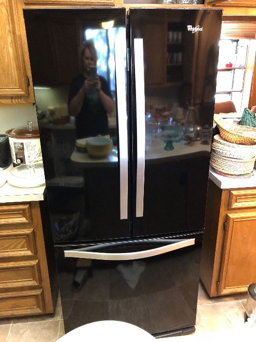 October 2016 Whirlpool Refrigerator in excellent condition!!