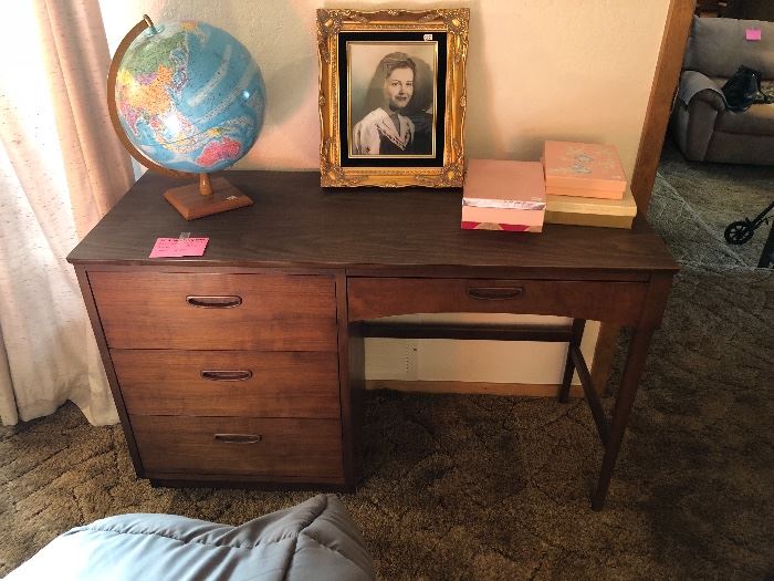 Lane vintage Mid Century Desk, made in AltaVista, Virginian 1960's