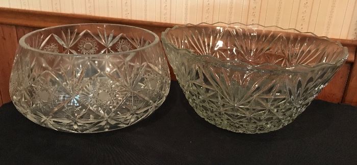 Gorgeous bowls for your holiday desserts or decorations. Affordable and very attractive.
