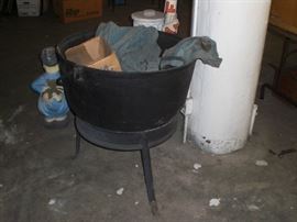large cast iron kettles 