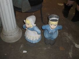 cement dutch kissing lawn statues