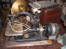 Wilcox & Gibbs 'c' frame featherweight sewing machine
