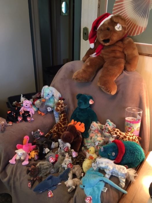 Yes....hundreds of Beanie babies.  There are some rare ones in the collection!