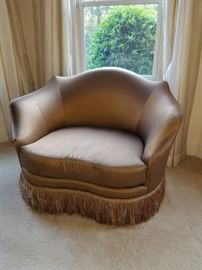 Beautiful double size chair/Settee!