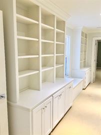 Gorgeous Built In Shelving & Cabinetry