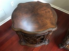 Michael Amini Essex Manor Traditional English Tea Barrel End Table by AICO. Show off your sophisticated taste with that Essex manor barrel end table, which is inspired from traditional European design ethos. Intricate detailing and soft, curved contours mark this gorgeous table, which would easily blend and most traditionally-styled decor themes. While the top of the table can be used for decorative purposes, the storage compartment with a glass shelf inside can be used for keeping your silverware and other items handy. Built to stand the test of time, the Essex manor barrel end table sports a deep English tea finish that emphasizes it’s ornate aesthetics. Constructed with Birch solids, Birch and cherry veneers. Intricate leaf wood carvings. Dark color tone. Barrel shaped end table.