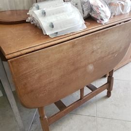 drop leaf table with server