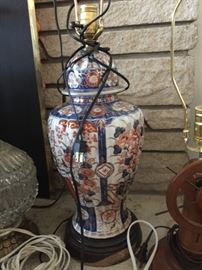 Japanese Imari Porcelain Convertible Lamp