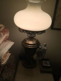  ANTIQUE LAMP