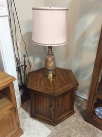 Vintage end table & lamp