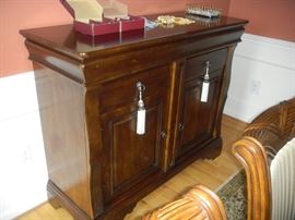 DR sideboard