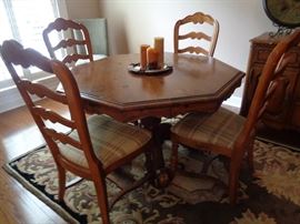 dining table w/4 chairs, leaves & pads