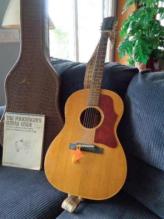B-25 Gibson guitar from the 60's & 70"s w/case