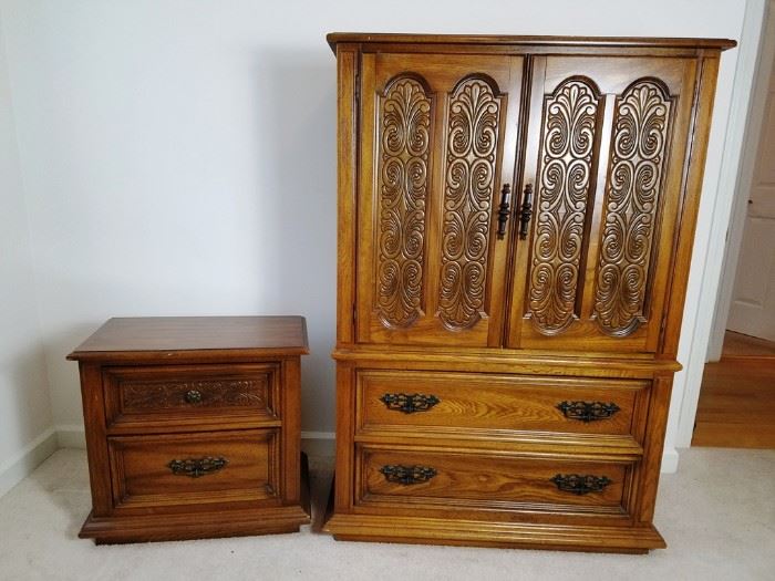 Oak Chest-Of-Drawers And Nightstand:  http://www.ctonlineauctions.com/detail.asp?id=763089