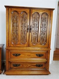 Oak Chest-Of-Drawers And Nightstand:  http://www.ctonlineauctions.com/detail.asp?id=763089