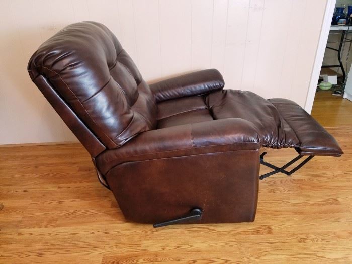 Pair Lane Recliners: http://www.ctonlineauctions.com/detail.asp?id=763487