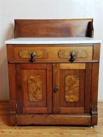 Antique Wash Stand http://www.ctonlineauctions.com/detail.asp?id=763493