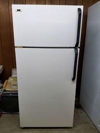 Kenmore Refrigerator:  http://www.ctonlineauctions.com/detail.asp?id=763680