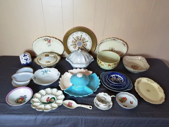 22 Pieces of Vintage China, Hall's, Japan:      http://www.ctonlineauctions.com/detail.asp?id=763702