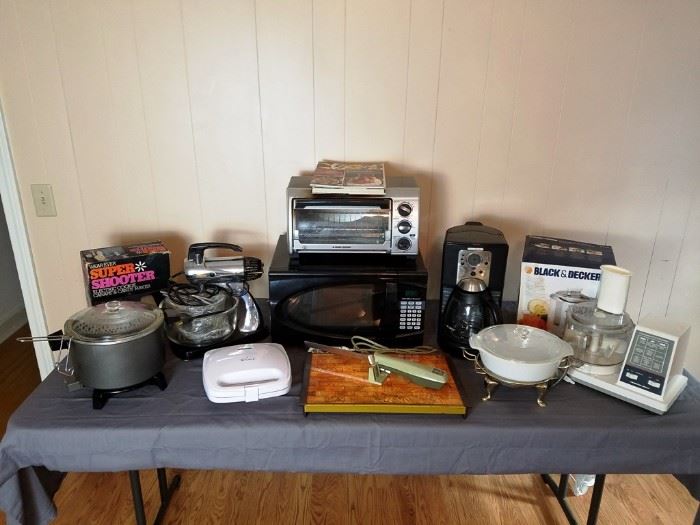 12 Small Kitchen Appliances:   http://www.ctonlineauctions.com/detail.asp?id=763731