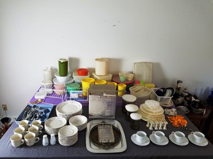 Tupperware, Wilton, Kitchen Accessories: http://www.ctonlineauctions.com/detail.asp?id=763748