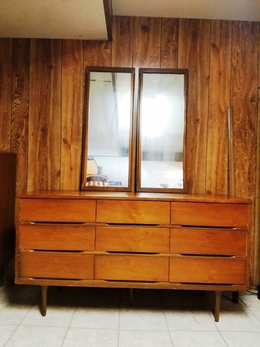 Mid-Century Modern Walnut Double Dresser:      http://www.ctonlineauctions.com/detail.asp?id=764069