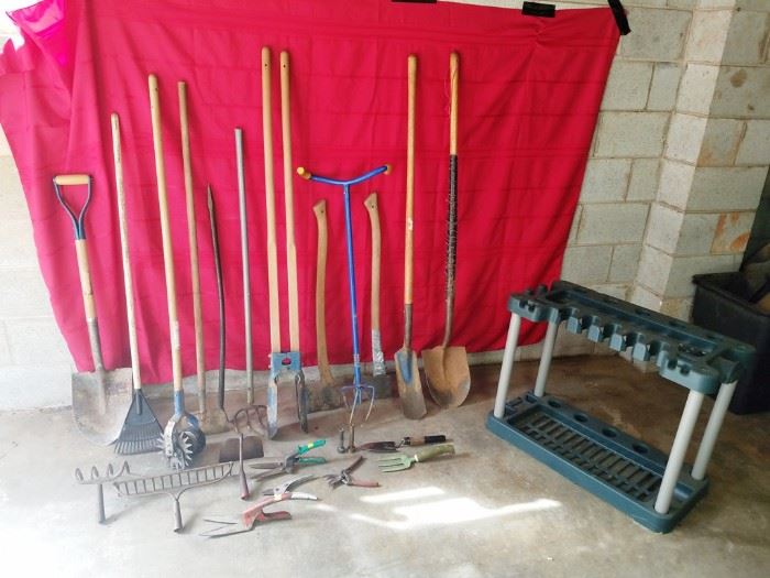 24 Garden Tools http://www.ctonlineauctions.com/detail.asp?id=764192