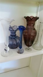6 glass vases, 2 purple, 2 blue, 2 clear