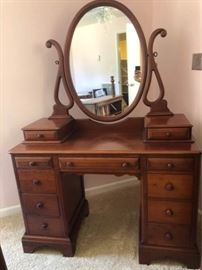 Vintage vanity dresser